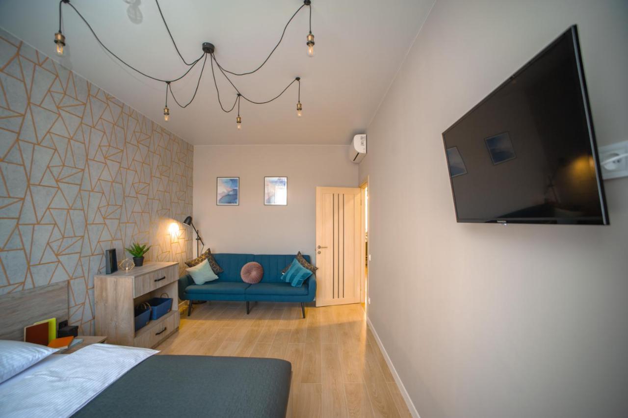 3 Bedroom, 2 Bathroom Apartment Near Forum Lviv Exteriör bild