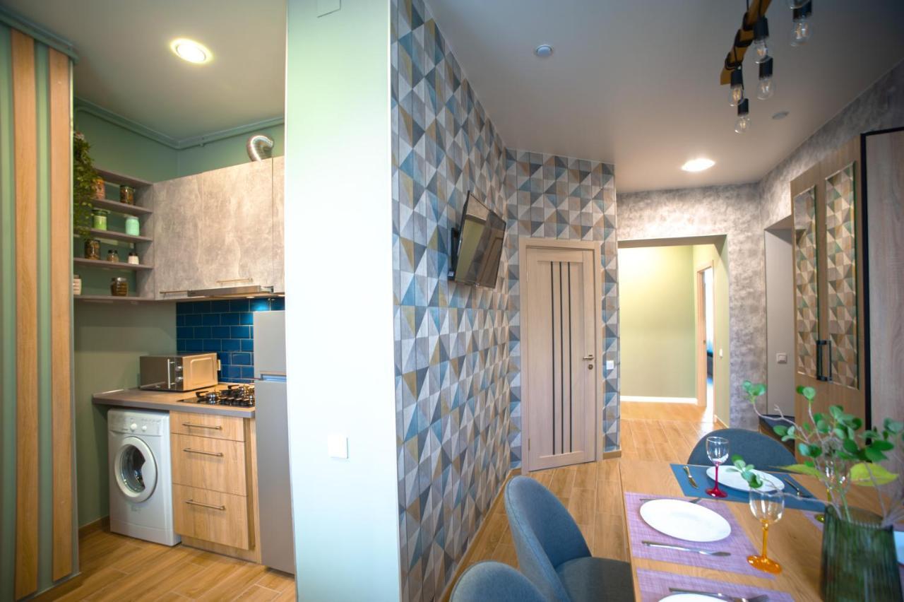 3 Bedroom, 2 Bathroom Apartment Near Forum Lviv Exteriör bild