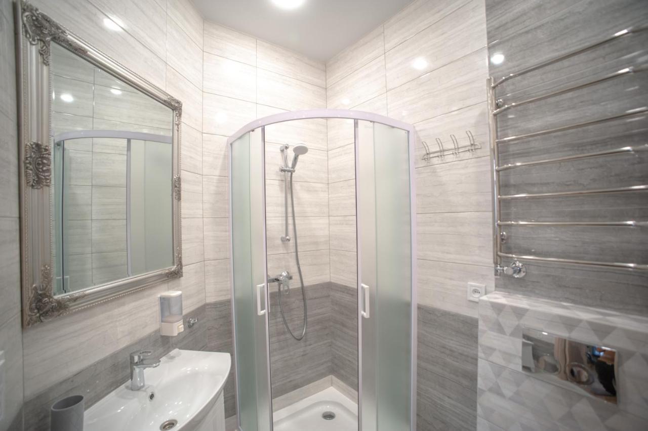 3 Bedroom, 2 Bathroom Apartment Near Forum Lviv Exteriör bild